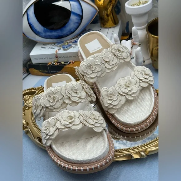🆕 DOLCE VITA 🧿 NWOB Sherla White Raffia Floral Applique Slide Sandals, Sz 7
